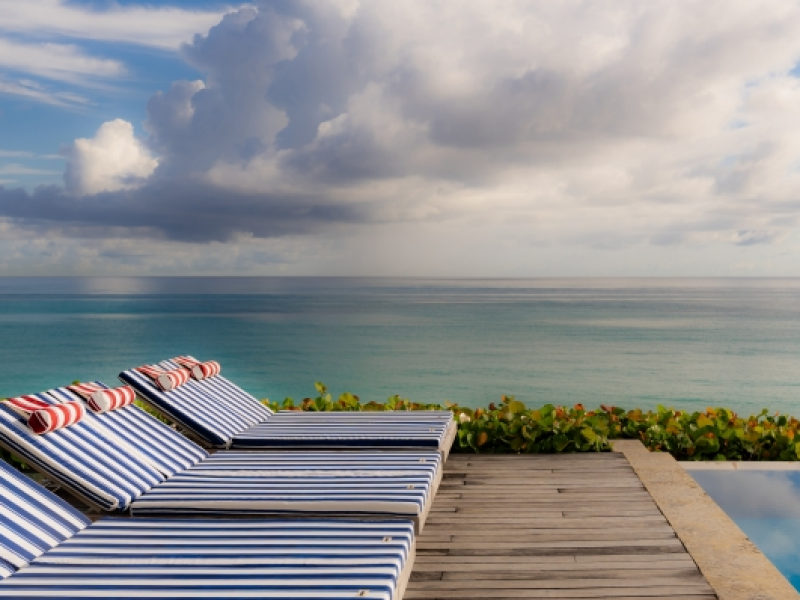 Luxe en été : Jacquemus rayonne à la plage