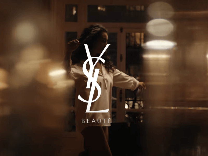 8 mars 2025 : Yves Saint Laurent Beauté a lancé une campagne engagée