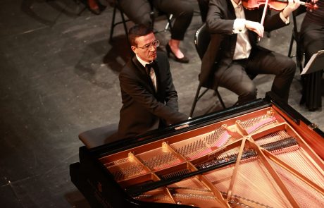 Omar Harfouch au Théâtre des Champs-Elysées : le concert de tous les superlatifs