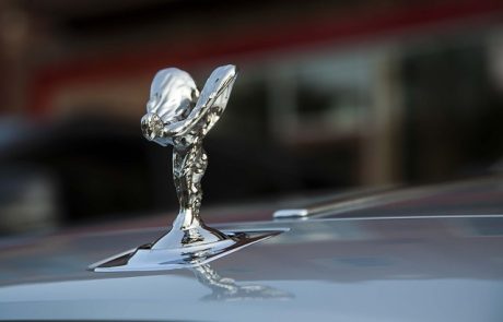 Rolls-Royce conçoit une malle à champagne ultra-luxe